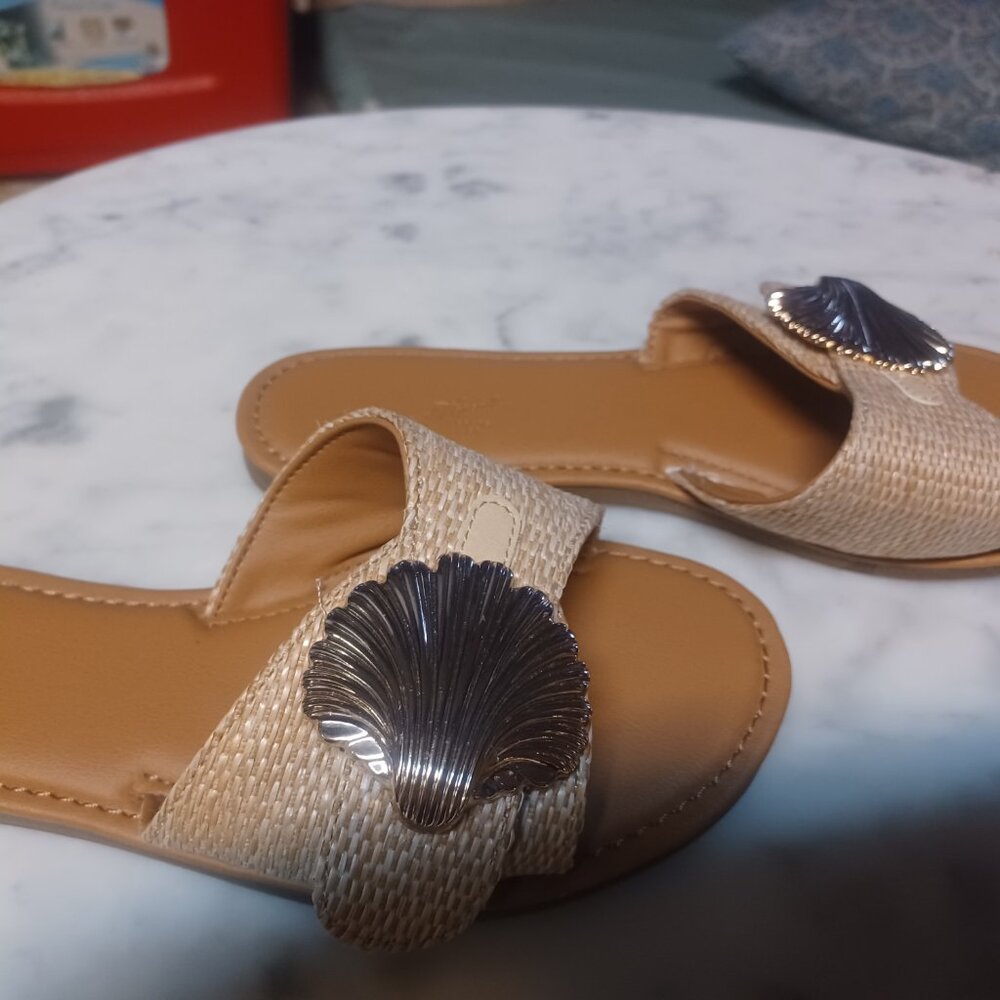 Universal Threads Women's Slide-On Shoes SZ 6 Light Tan - Picture 2 of 6